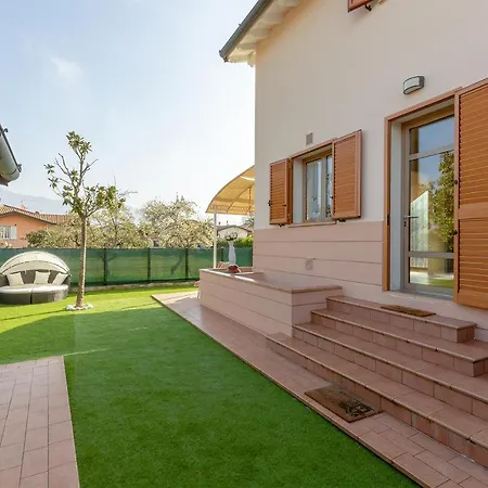 Villino Esse, Libero Su 4 Lati Piu Dependance Nel Cuore Della Versilia Marina di Pietrasanta Exterior photo