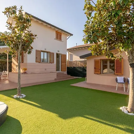 Villino Esse, Libero Su 4 Lati Piu Dependance Nel Cuore Della Versilia Marina di Pietrasanta Exterior photo