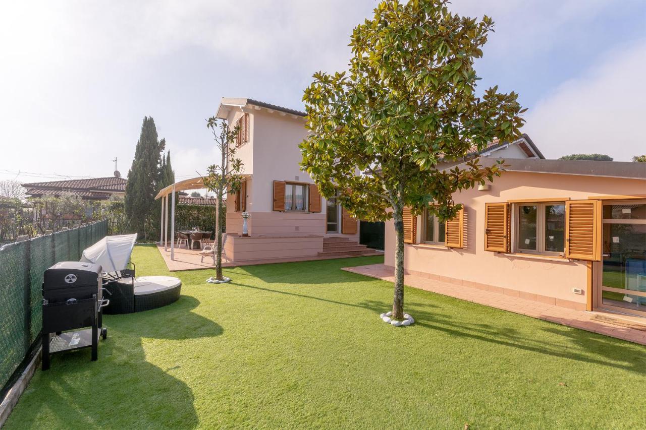 Villino Esse, Libero Su 4 Lati Piu Dependance Nel Cuore Della Versilia