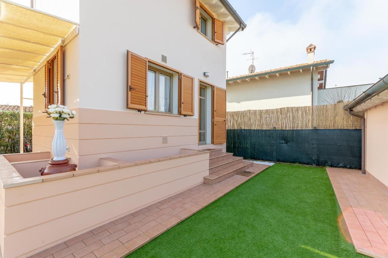 Villino Esse, Libero Su 4 Lati Piu Dependance Nel Cuore Della Versilia *