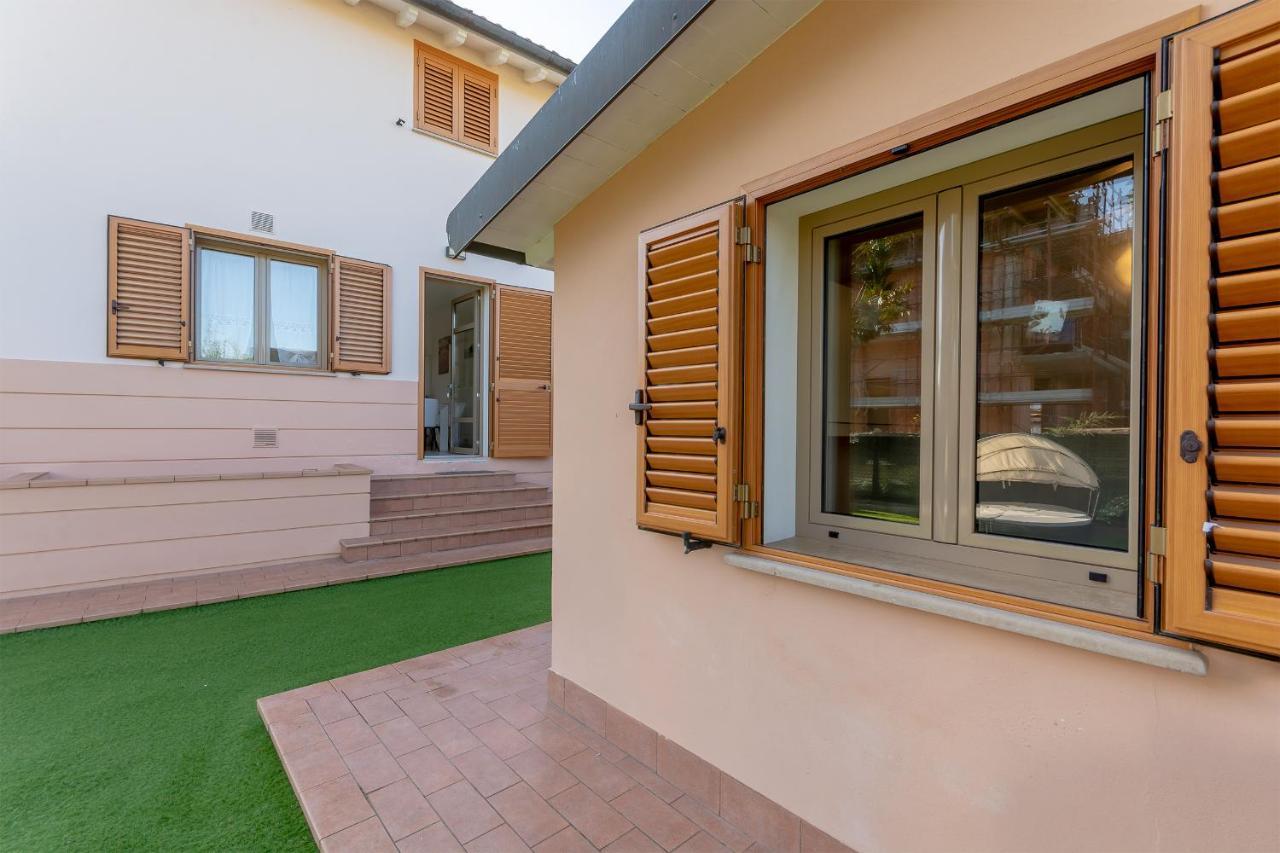 Villino Esse, Libero Su 4 Lati Piu Dependance Nel Cuore Della Versilia * Marina di Pietrasanta