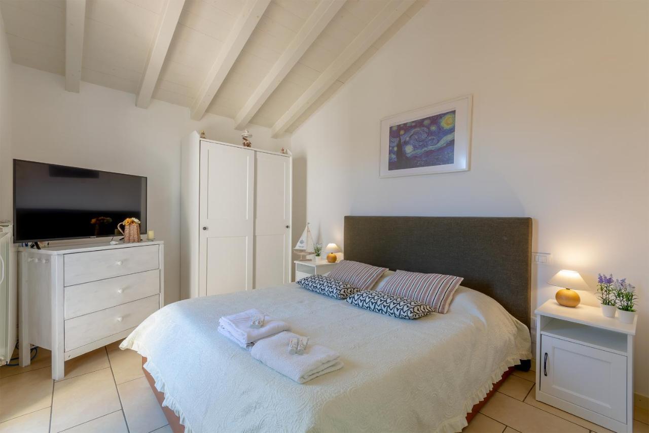 Villino Esse, Libero Su 4 Lati Piu Dependance Nel Cuore Della Versilia Villa *